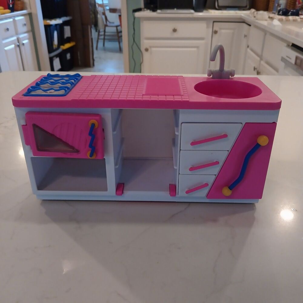 LoL House Of Surprises Kitchen Cabinet With Microwave, Stove, & Sink